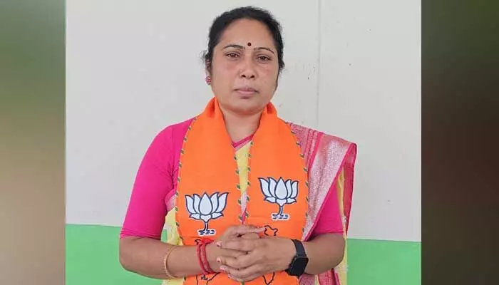 కాంగ్రెస్ పార్టీ నాయకుల పై చర్యలు తీసుకోవాలి.. కందుల సంధ్యారాణి కాంగ్రెస్ పార్టీ నాయకుల పై చర్యలు తీసుకోవాలి.. కందుల సంధ్యారాణి