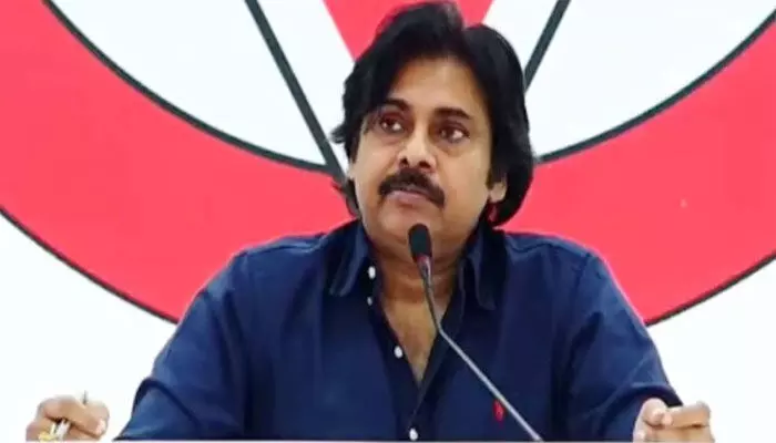 నా సినిమాలు ఆపేసినా..బెదిరించినా ఢిల్లీ పెద్దల సాయం కోరలేదు: పవన్ కల్యాణ్ నా సినిమాలు ఆపేసినా..బెదిరించినా ఢిల్లీ పెద్దల సాయం కోరలేదు: పవన్ కల్యాణ్