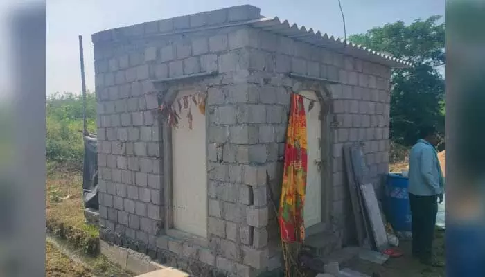 TS : కౌంటింగ్ వేళ మావోయిస్ట్ల అలజడి కలకలం.. TS : కౌంటింగ్ వేళ మావోయిస్ట్ల అలజడి కలకలం..