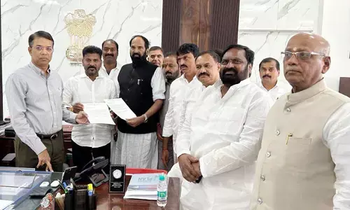ప్రభుత్వ లావాదేవీలపై నిఘా పెట్టండి.. సీఈవోను కోరిన టీ.కాంగ్రెస్ నేతలు