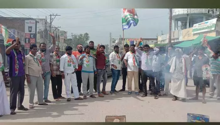 చండూరులో కాంగ్రెస్ శ్రేణుల సంబరాలు.. చండూరులో కాంగ్రెస్ శ్రేణుల సంబరాలు..