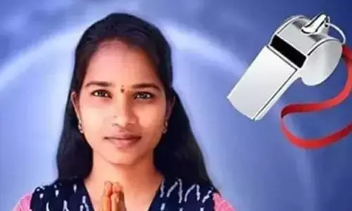 కాంగ్రెస్‌, బీఆర్ఎస్‌కు షాక్.. కొల్లాపూర్‌లో బర్రెలక్క ముందంజ