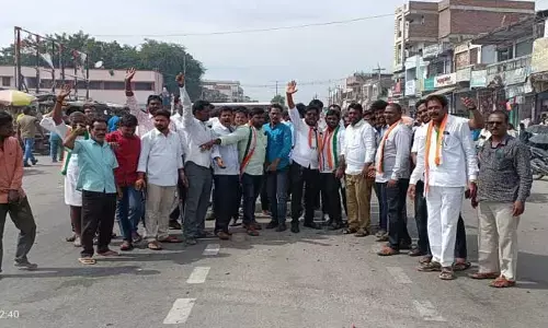 దేవరకొండలో కాంగ్రెస్ శ్రేణుల సంబరాలు