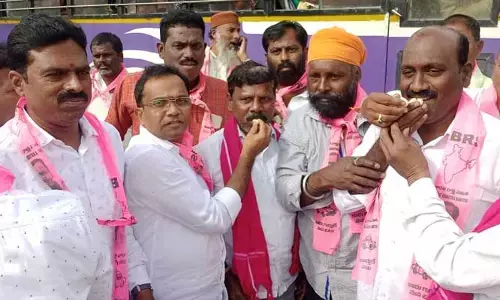 చేగుంటలో కొత్త ప్రభాకర్ రెడ్డి గెలుపు సంబురాలు..