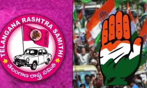తుంగతుర్తిలో బోల్తాపడ్డ కారు..