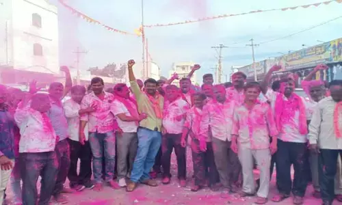 సునీత రెడ్డి విజయం పై వెల్దుర్తిలో సంబురాలు