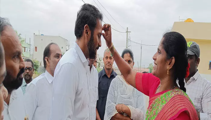 పేదల ప్రభుత్వాన్ని మరోసారి ఆశీర్వదించండి: ఎమ్మెల్యే శిల్పా రవి పేదల ప్రభుత్వాన్ని మరోసారి ఆశీర్వదించండి: ఎమ్మెల్యే శిల్పా రవి