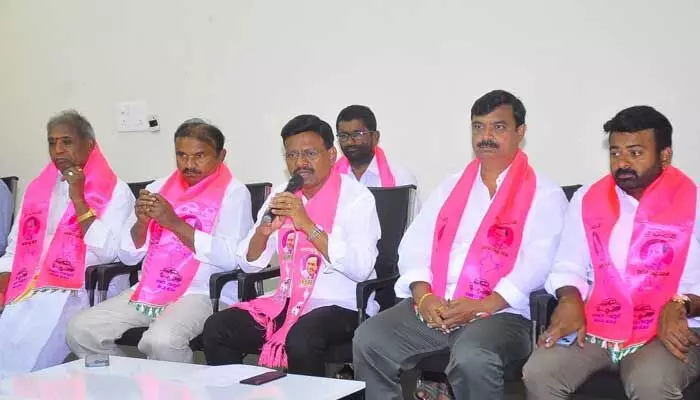 అధికార పక్షానికి సహకరిస్తాం.. తాత మధు అధికార పక్షానికి సహకరిస్తాం.. తాత మధు