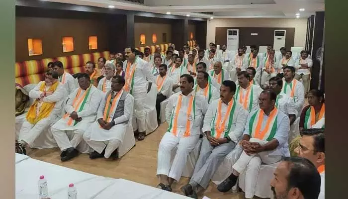 యెల్లా హోటల్ వేదికగా రాష్ట్ర రాజకీయాలు యెల్లా హోటల్ వేదికగా రాష్ట్ర రాజకీయాలు