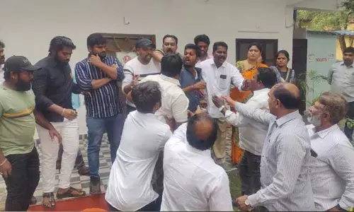 టీఎన్జీవోస్ ఆఫీస్ లో మొదలైన రచ్చ..