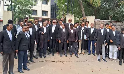 సూర్యనారాయణ గెలుపు పట్ల న్యాయవాదుల సంబరాలు