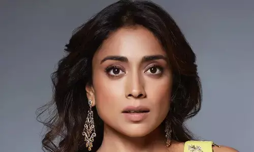 Shriya Saran : తెల్ల చీరలో శ్రియ క్లాసిక్ లుక్..