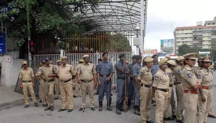 వైఎస్సార్ పాలన తరహాలోనే ఆ సిస్టమ్! ప్రగతిభవన్ గడీలు తొలగింపు..? వైఎస్సార్ పాలన తరహాలోనే ఆ సిస్టమ్! ప్రగతిభవన్ గడీలు తొలగింపు..?
