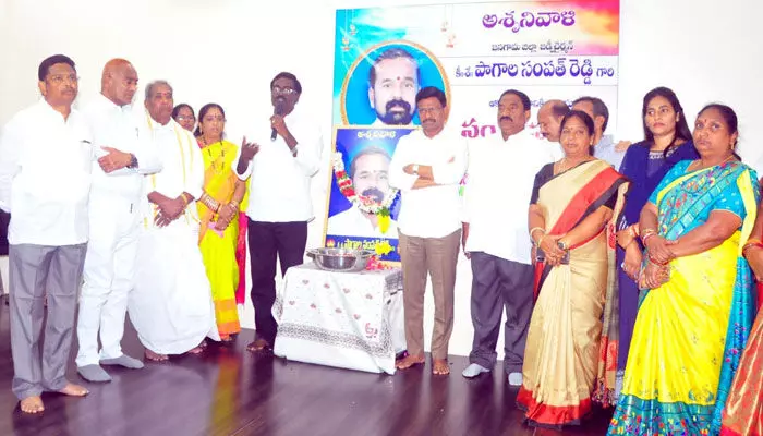 బాధ్యతాయుతమైన ప్రతిపక్ష పాత్ర పోషిస్తాం : పువ్వాడ బాధ్యతాయుతమైన ప్రతిపక్ష పాత్ర పోషిస్తాం : పువ్వాడ