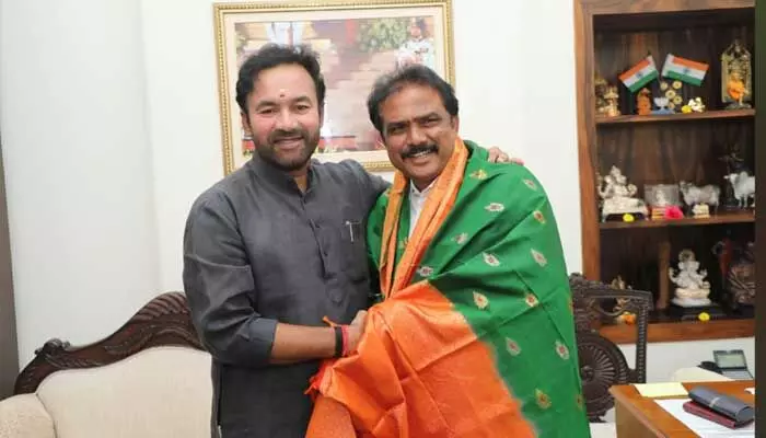 కేంద్ర మంత్రిని కలిసిన ఎమ్మెల్యే పాయల... కేంద్ర మంత్రిని కలిసిన ఎమ్మెల్యే పాయల...