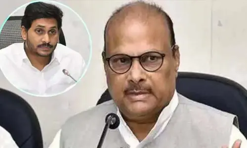 Amaravati: తుఫాన్ ముంచెత్తినా తాడేపల్లి ప్యాలెస్ వదలని సీఎం జగన్