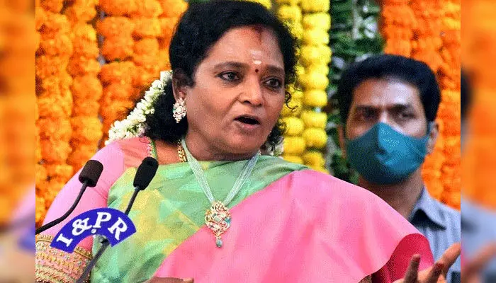గవర్నర్కు రేవంత్ రెడ్డి స్వాగతం గవర్నర్కు రేవంత్ రెడ్డి స్వాగతం