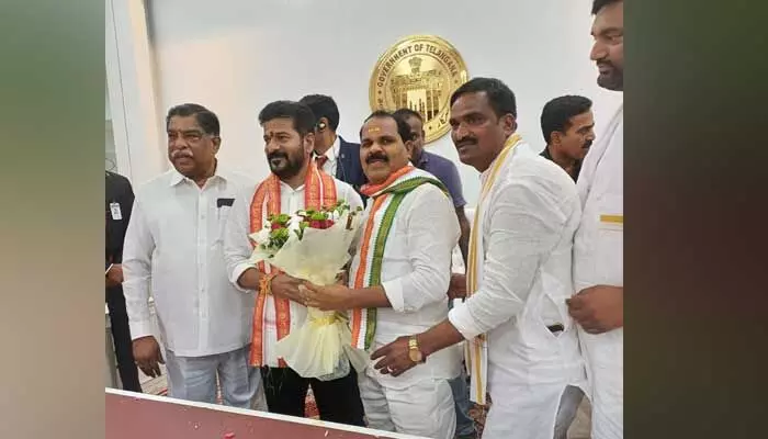 ప్రజాప్రభుత్వం ఏర్పాటుతో ప్రజలకు న్యాయం.. ఎమ్మెల్యే వీర్లపల్లి శంకర్ ప్రజాప్రభుత్వం ఏర్పాటుతో ప్రజలకు న్యాయం.. ఎమ్మెల్యే వీర్లపల్లి శంకర్