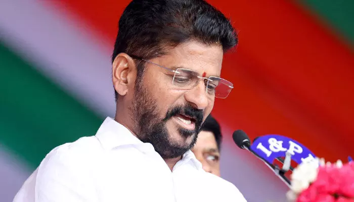 ముఖ్యమంత్రి అయిన గంటల్లోనే రేవంత్ రెడ్డికి పోటెత్తిన ట్వీట్స్.. ప్రజలు కోరింది ఇదే..? ముఖ్యమంత్రి అయిన గంటల్లోనే రేవంత్ రెడ్డికి పోటెత్తిన ట్వీట్స్.. ప్రజలు కోరింది ఇదే..?