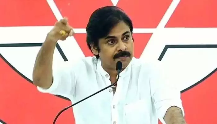visakha: ఆ పని చేయను.. పార్టీ ఎప్పటికీ ఉంటుంది: పవన్ కల్యాణ్ visakha: ఆ పని చేయను.. పార్టీ ఎప్పటికీ ఉంటుంది: పవన్ కల్యాణ్