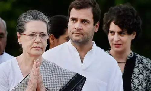 కాసేపట్లో తెలంగాణకు సోనియా, రాహుల్, ప్రియాంక