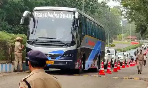 ఎమ్మెల్యేల తరలింపునకు నాలుగు ప్రత్యేక బస్సులు