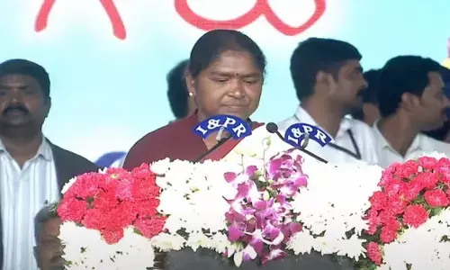 దనసరి సీతక్క అనే నేను.. తెలంగాణ మంత్రిగా సీతక్క ప్రమాణ స్వీకారం