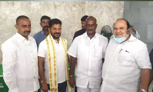 సీఎం రేవంత్ రెడ్డిని కలిసిన జిల్లా నేతలు..