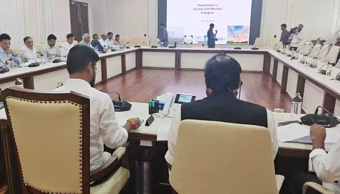 విద్యుత్ అధికారులతో సీఎం సమీక్ష.. ట్రాన్స్ కో సీఎండీ గైర్హాజరు విద్యుత్ అధికారులతో సీఎం సమీక్ష.. ట్రాన్స్ కో సీఎండీ గైర్హాజరు