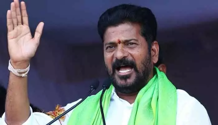 కాసేపట్లో ఢిల్లీకి CM రేవంత్ రెడ్డి.. హైకమాండ్తో చర్చించే అంశమిదే..! కాసేపట్లో ఢిల్లీకి CM రేవంత్ రెడ్డి.. హైకమాండ్తో చర్చించే అంశమిదే..!