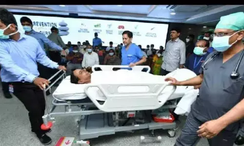 కేసీఆర్‌కు తీవ్ర గాయాలు.. యశోద ఆసుపత్రిలో చికిత్స
