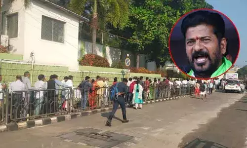 సొంత వాహనంలోనే ప్రజా దర్బార్‌కు CM రేవంత్ రెడ్డి