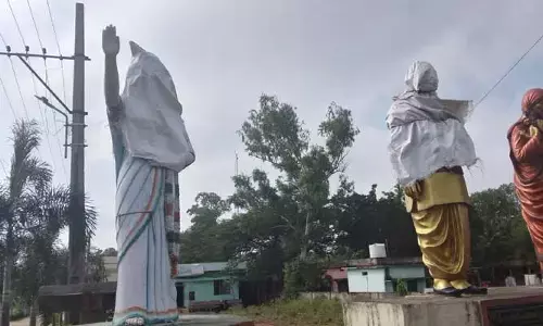 ఎన్నికల కోడ్ ముగిసినా నేతల విగ్రహాలకు ముసుగు తొలగించరా