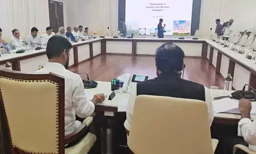 విద్యుత్ అధికారులతో సీఎం సమీక్ష.. ట్రాన్స్ కో సీఎండీ గైర్హాజరు