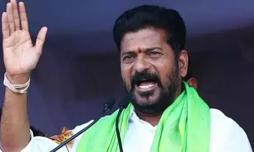 కాసేపట్లో ఢిల్లీకి CM రేవంత్ రెడ్డి.. హైకమాండ్‌తో చర్చించే అంశమిదే..!