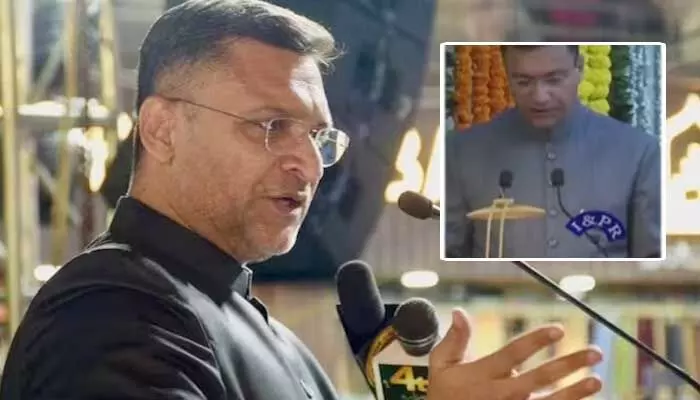 ప్రొటెమ్ స్పీకర్గా అక్బరుద్దీన్ ఒవైసీ ప్రమాణం ప్రొటెమ్ స్పీకర్గా అక్బరుద్దీన్ ఒవైసీ ప్రమాణం