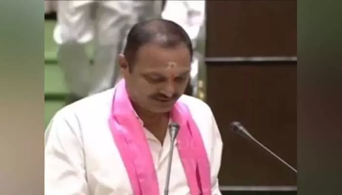 లక్ష్మారెడ్డి అనే నేను.. ఉప్పల్ ఎమ్మెల్యే లక్ష్మారెడ్డి ప్రమాణ స్వీకారం లక్ష్మారెడ్డి అనే నేను.. ఉప్పల్ ఎమ్మెల్యే లక్ష్మారెడ్డి ప్రమాణ స్వీకారం