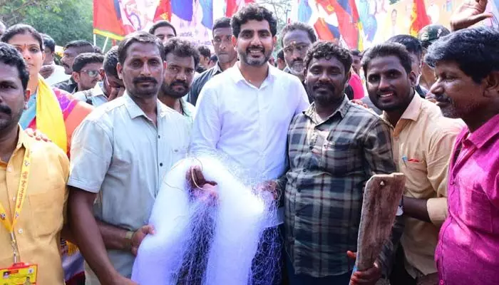 Ap News: పాదయాత్రలో మత్స్యకారులకు నారా లోకేష్ సంచలన హామీలు Ap News: పాదయాత్రలో మత్స్యకారులకు నారా లోకేష్ సంచలన హామీలు