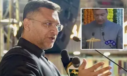 ప్రొటెమ్ స్పీకర్‌గా అక్బరుద్దీన్ ఒవైసీ ప్రమాణం