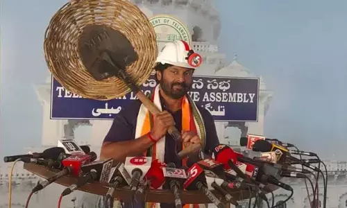 సింగరేణి కార్మికుని యూనిఫాంలో ఎమ్మెల్యే ప్రమాణ స్వీకారం