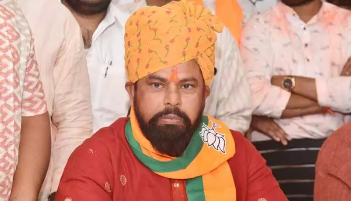 అలకబూనిన బీజేపీ హ్యాట్రిక్ ఎమ్మెల్యే.. ఫోన్ స్విచ్ఛాఫ్? అలకబూనిన బీజేపీ హ్యాట్రిక్ ఎమ్మెల్యే.. ఫోన్ స్విచ్ఛాఫ్?