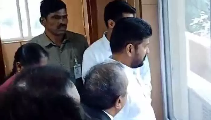 జూబ్లీహిల్స్లో సీఎం క్యాంప్ ఆఫీస్.. స్వయంగా పరిశీలించిన రేవంత్ జూబ్లీహిల్స్లో సీఎం క్యాంప్ ఆఫీస్.. స్వయంగా పరిశీలించిన రేవంత్