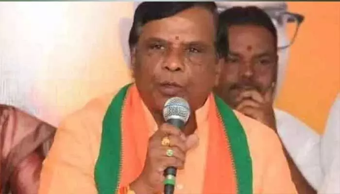 కేంద్రం నిధులు ఉన్న రాజీవ్ ఆరోగ్యశ్రీలో మోడీ ఫోటో పెట్టాలి.. దన్ పాల్ సూర్యనారాయణ కేంద్రం నిధులు ఉన్న రాజీవ్ ఆరోగ్యశ్రీలో మోడీ ఫోటో పెట్టాలి.. దన్ పాల్ సూర్యనారాయణ