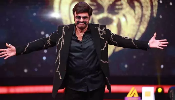 4 హిట్లు కొట్టా..అవార్డు రావడానికి ఇదే కరెక్ట్ టైం: బాలయ్య 4 హిట్లు కొట్టా..అవార్డు రావడానికి ఇదే కరెక్ట్ టైం: బాలయ్య