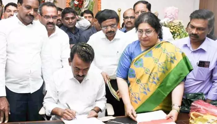 ఒక్క రాత్రిలో అంతా సెట్ చేయలేం: మంత్రి జూపల్లి ఒక్క రాత్రిలో అంతా సెట్ చేయలేం: మంత్రి జూపల్లి