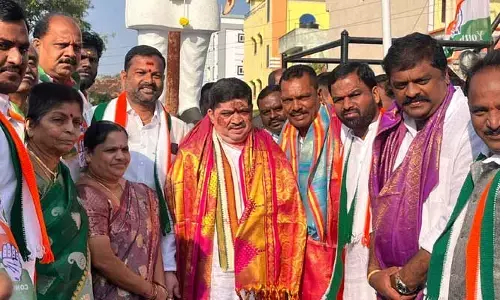 మంత్రి పొన్నం ప్రభాకర్ కు స్వాగతం పలికిన తూంకుంట కాంగ్రెస్ నాయకులు