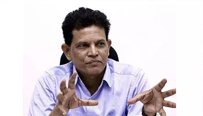 ప్రభుత్వ పాఠశాలల్లో ఇంగ్లీష్ మీడియంపై సమీక్ష : తెలంగాణ విద్యా కమిషన్ చైర్మన్ ఆకునూరి మురళి ప్రభుత్వ పాఠశాలల్లో ఇంగ్లీష్ మీడియంపై సమీక్ష : తెలంగాణ విద్యా కమిషన్ చైర్మన్ ఆకునూరి మురళి
