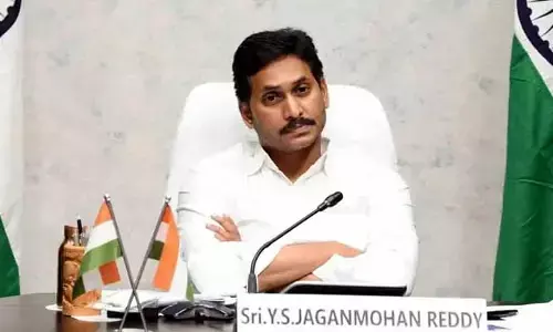 కేసీఆర్ బాటలో జగన్