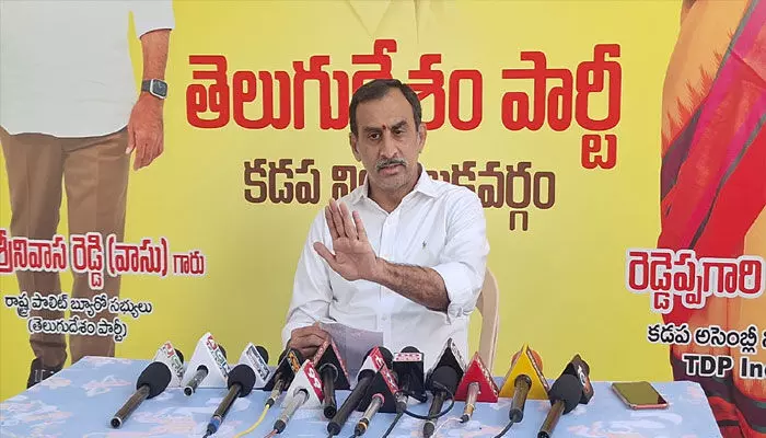 డిప్యూటీ సీఎం అంజాద్ బాషా కబ్జాలకు కేరాఫ్ అడ్రస్: టీడీపీ నేత శ్రీనివాసులురెడ్డి డిప్యూటీ సీఎం అంజాద్ బాషా కబ్జాలకు కేరాఫ్ అడ్రస్: టీడీపీ నేత శ్రీనివాసులురెడ్డి