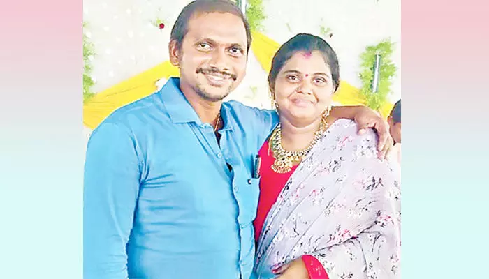 రొయ్యల సాగులో నష్టాలు.. దంపతుల ఆత్మహత్య రొయ్యల సాగులో నష్టాలు.. దంపతుల ఆత్మహత్య